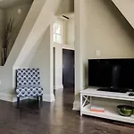Penthouse Apt In Heart Of Downtown