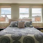 Penthouse Apt In Heart Of Downtown