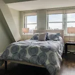 Penthouse Apt In Heart Of Downtown