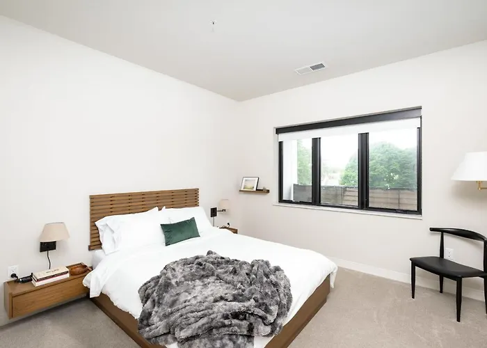 Flexhome Brady District 1Br Apt E3