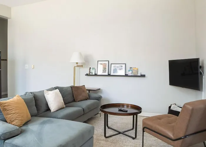 Flexhome Marquette Economy 2Br Apt Mp4