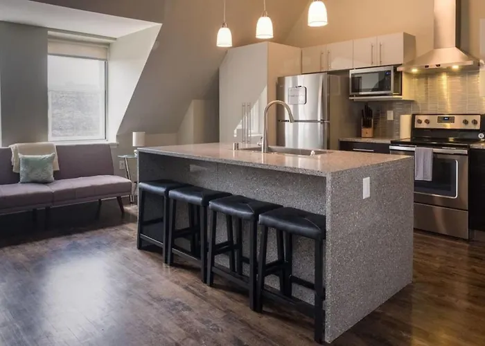 Penthouse Apt In Heart Of Downtown