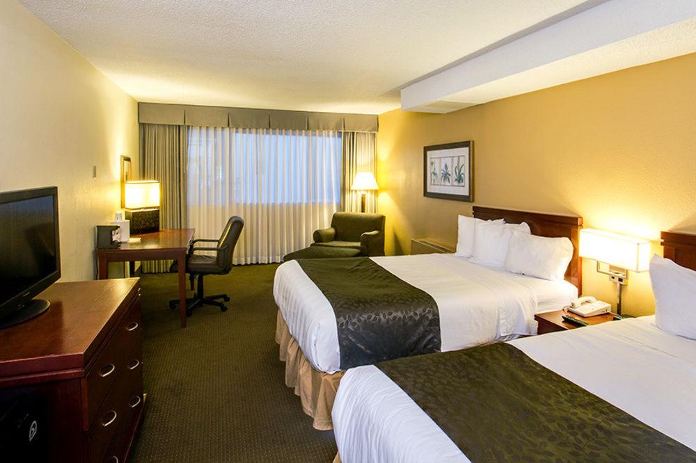 Hotel Clarion Airport 3*