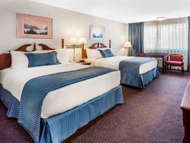 Hotel Center Milwaukee