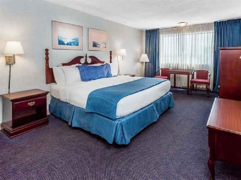 Center Hotel Milwaukee