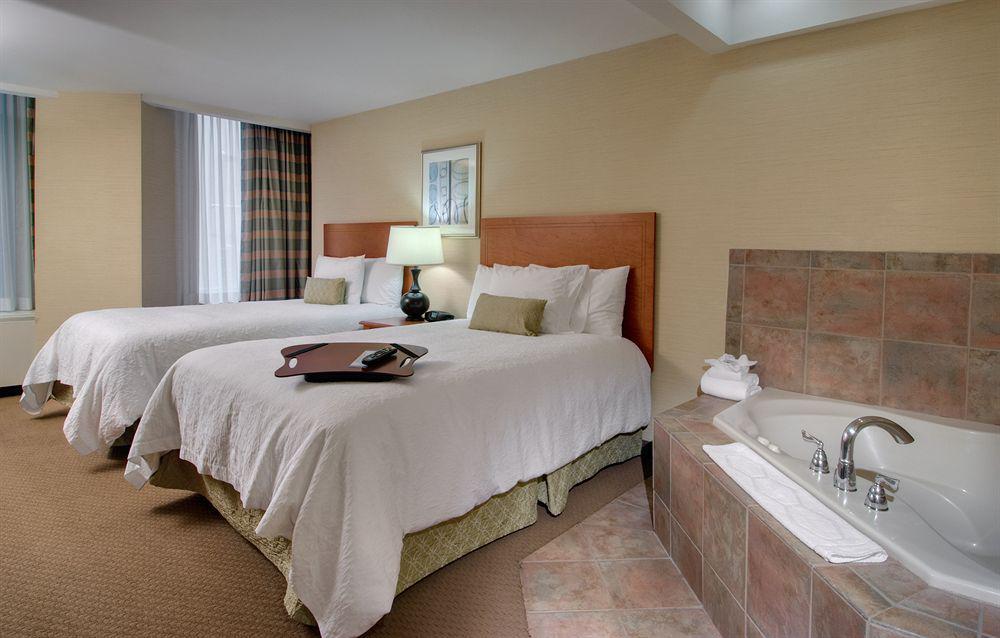 Hampton & Downtown 3*