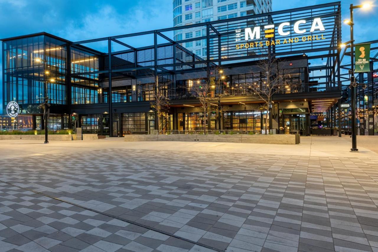Flexhome Skywalk To Fiserv U3 With Rooftop, Gym, And Parking * Milwaukee