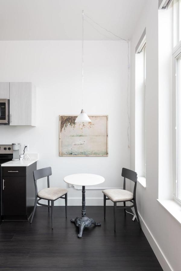 Apartment Flexhome Skywalk To Fiserv U3 With Rooftop, Gym, And Parking *
