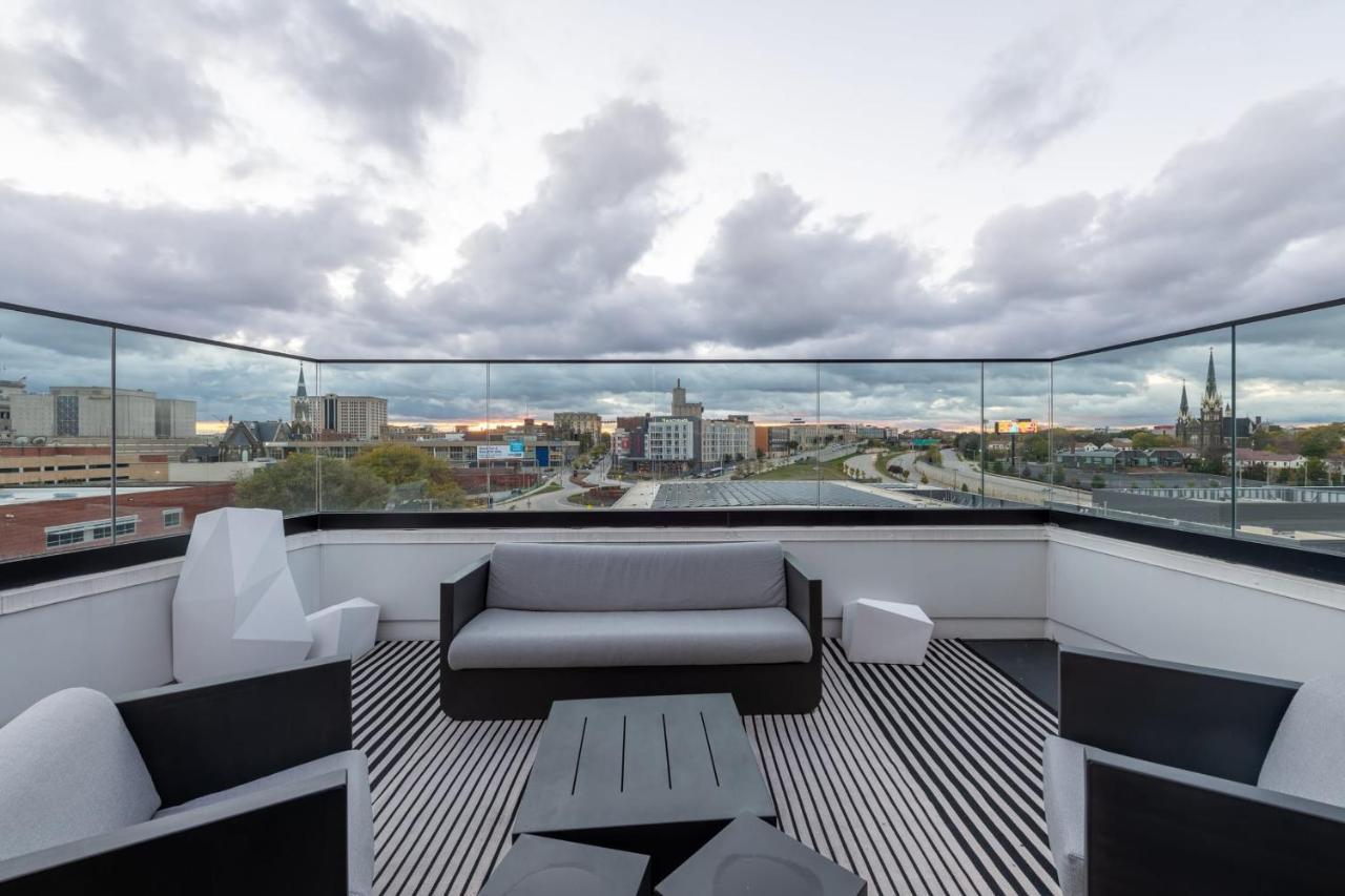 Flexhome Skywalk To Fiserv U3 With Rooftop, Gym, And Parking Milwaukee