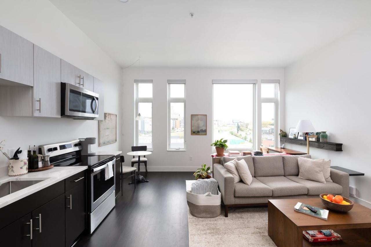 Flexhome Skywalk To Fiserv U3 With Rooftop, Gym, And Parking Apartment