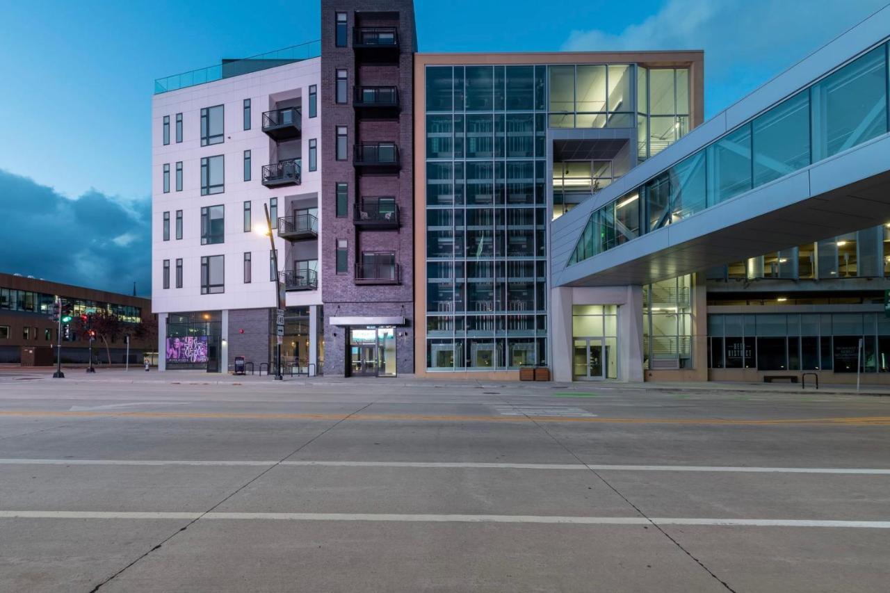 Flexhome Skywalk To Fiserv U3 With Rooftop, Gym, And Parking *