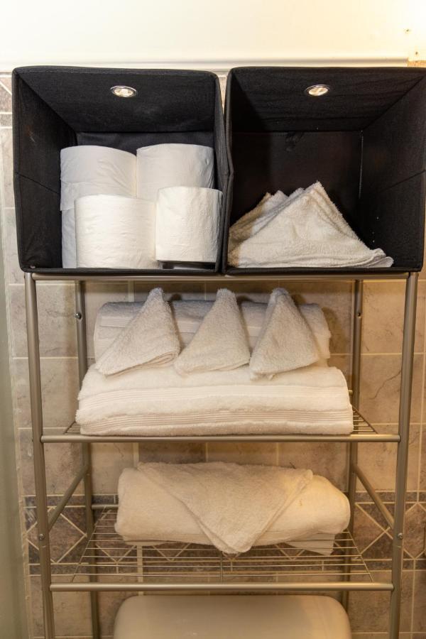 Apartment Three Bedroom Unit Free Parking & Wifi