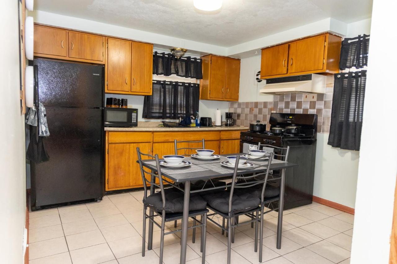 Three Bedroom Unit Free Parking & Wifi Milwaukee