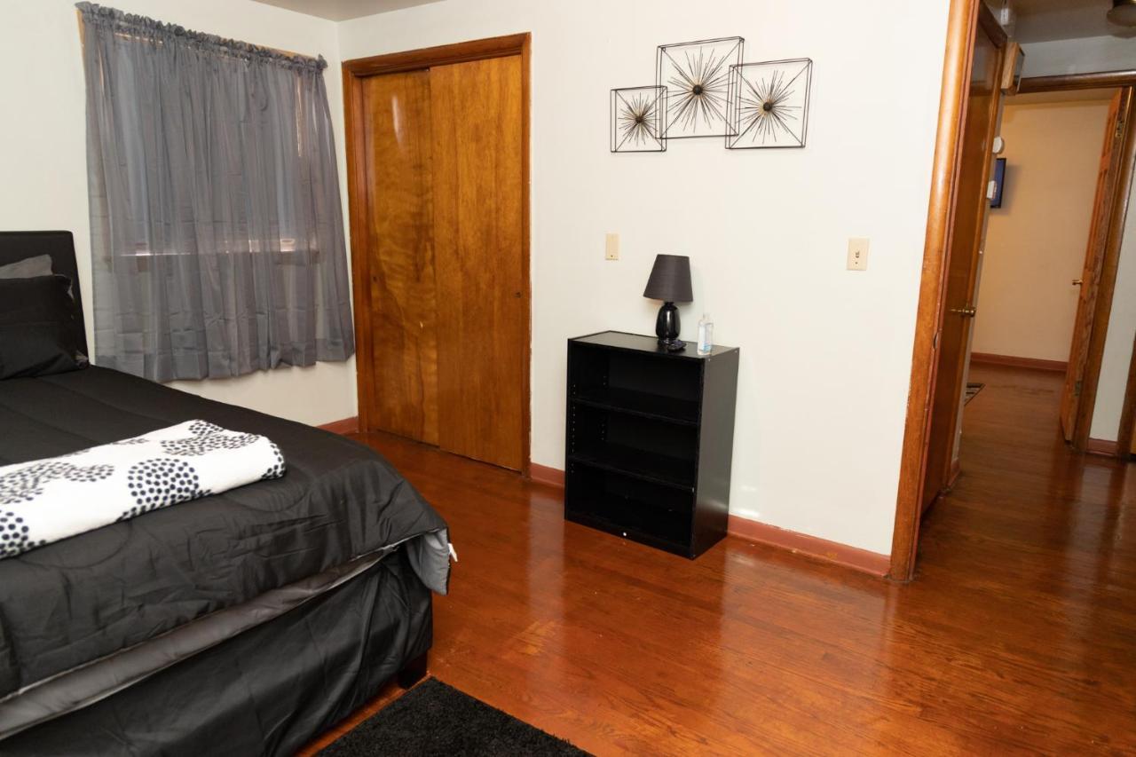 Apartment Three Bedroom Unit Free Parking & Wifi