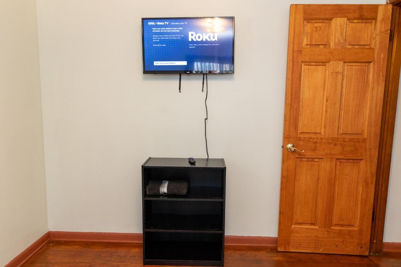 Apartment Three Bedroom Unit Free Parking & Wifi Milwaukee