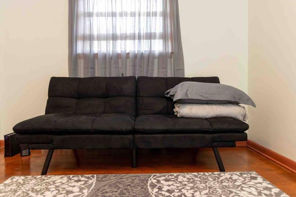 Three Bedroom Unit Free Parking & Wifi Milwaukee
