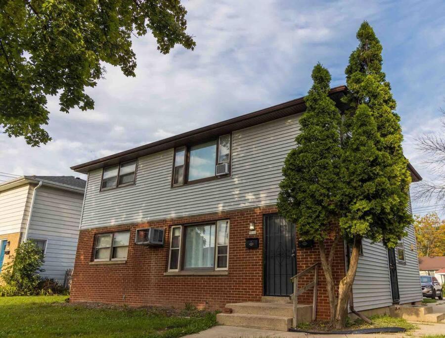 Three Bedroom Unit Free Parking & Wifi *