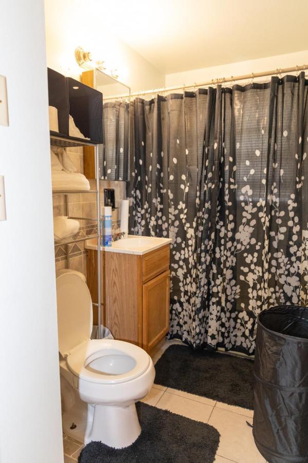 Apartment Three Bedroom Unit Free Parking & Wifi