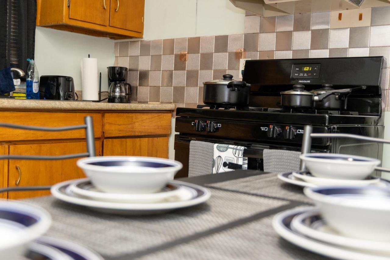 Three Bedroom Unit Free Parking & Wifi Apartment *