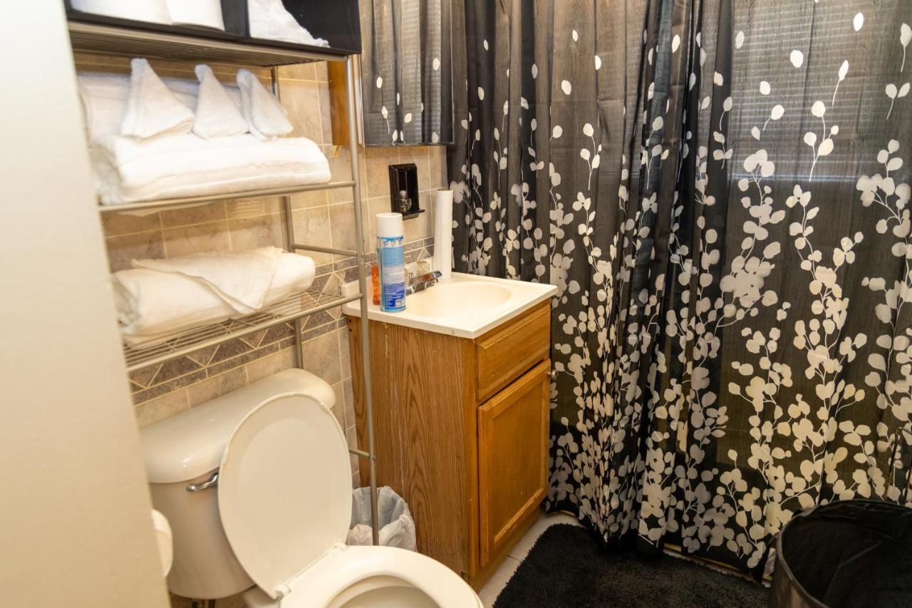 Apartment Three Bedroom Unit Free Parking & Wifi Milwaukee