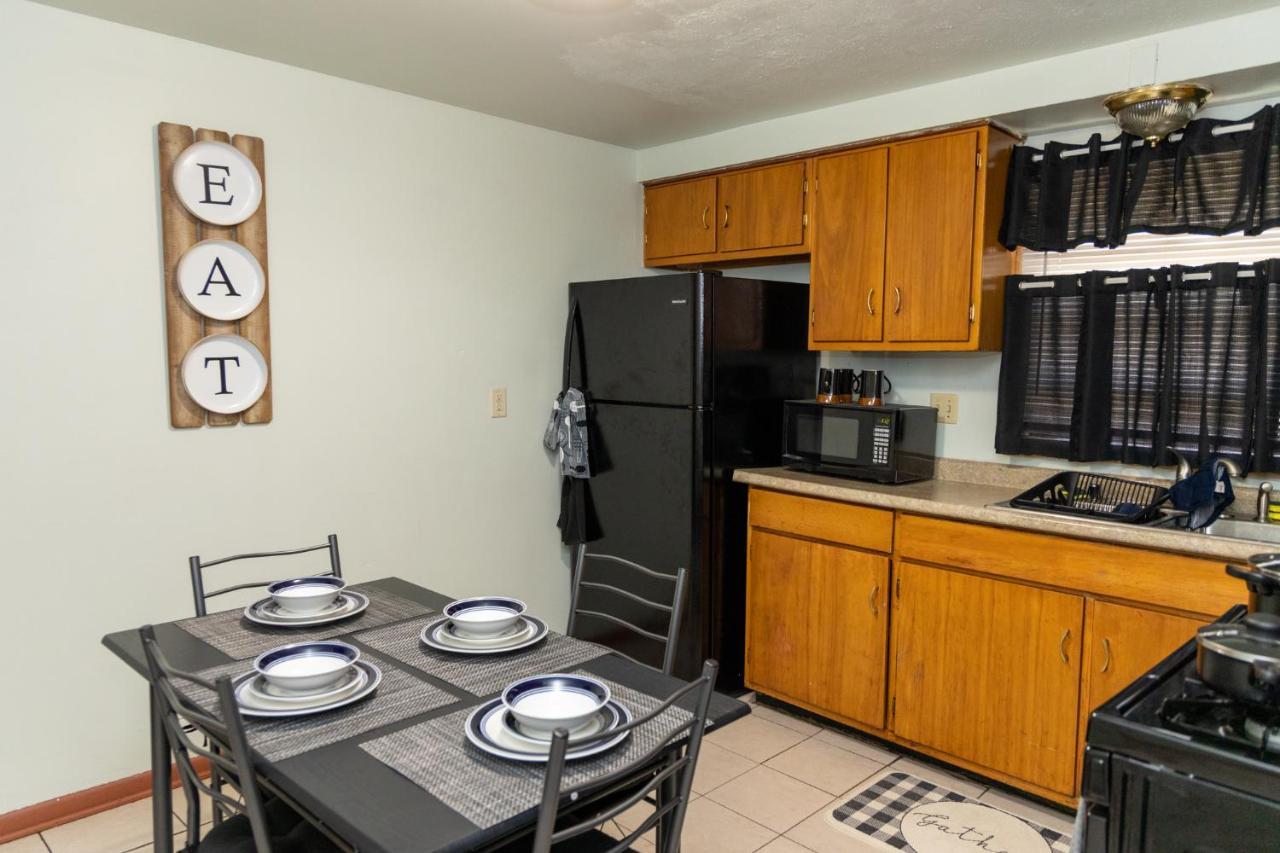 Apartment Three Bedroom Unit Free Parking & Wifi Milwaukee