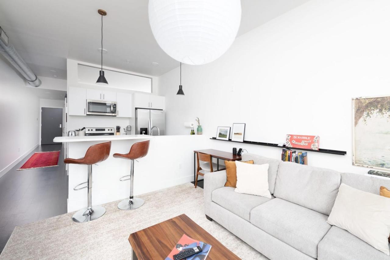 Flexhome Skywalk To Fiserv U4 With Rooftop, Gym, And Parking Apartment Milwaukee