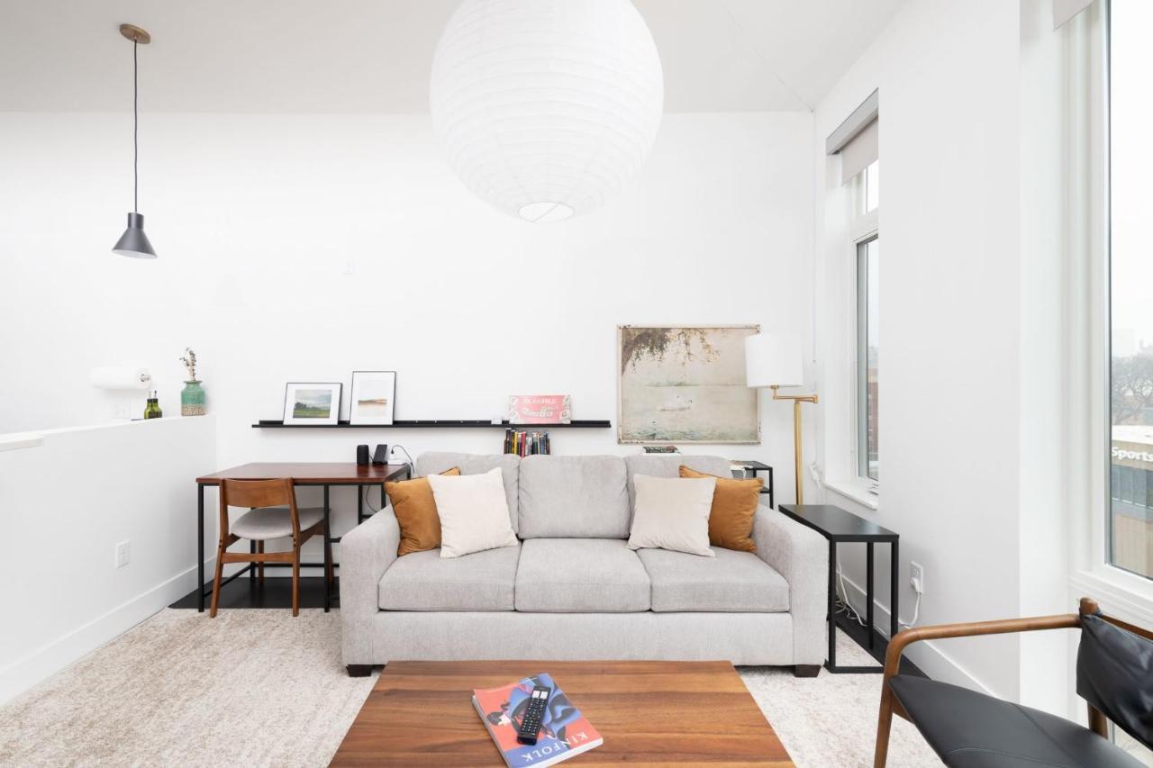 Apartment Flexhome Skywalk To Fiserv U4 With Rooftop, Gym, And Parking *