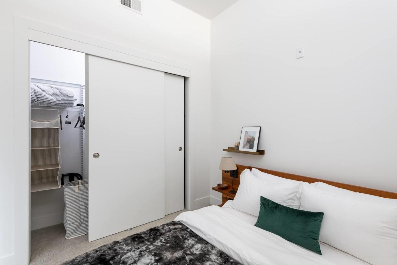 Flexhome Skywalk To Fiserv U4 With Rooftop, Gym, And Parking * Milwaukee