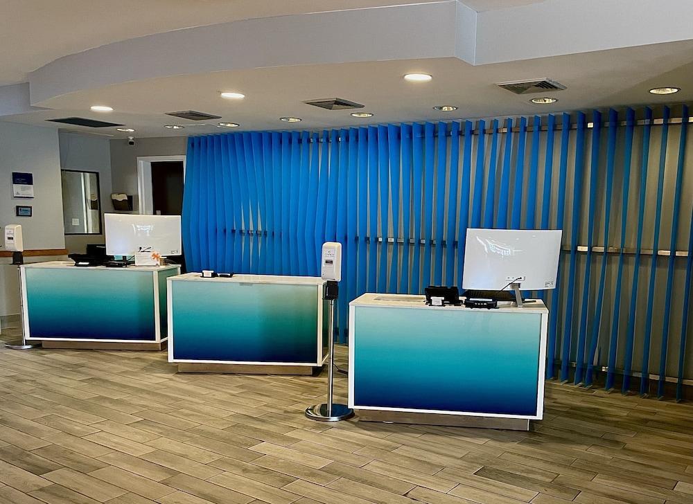 Hotel Clarion Airport 3*