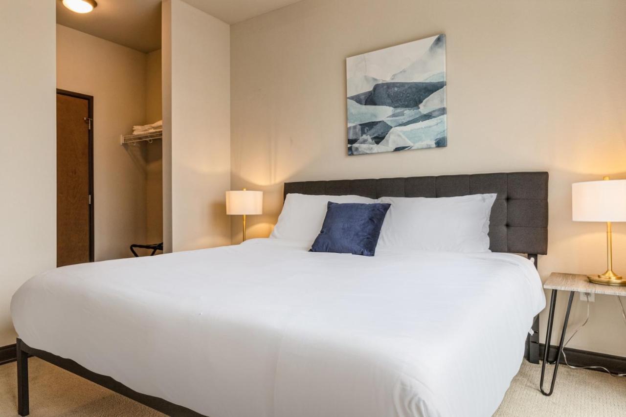 Kasa Westown Aparthotel