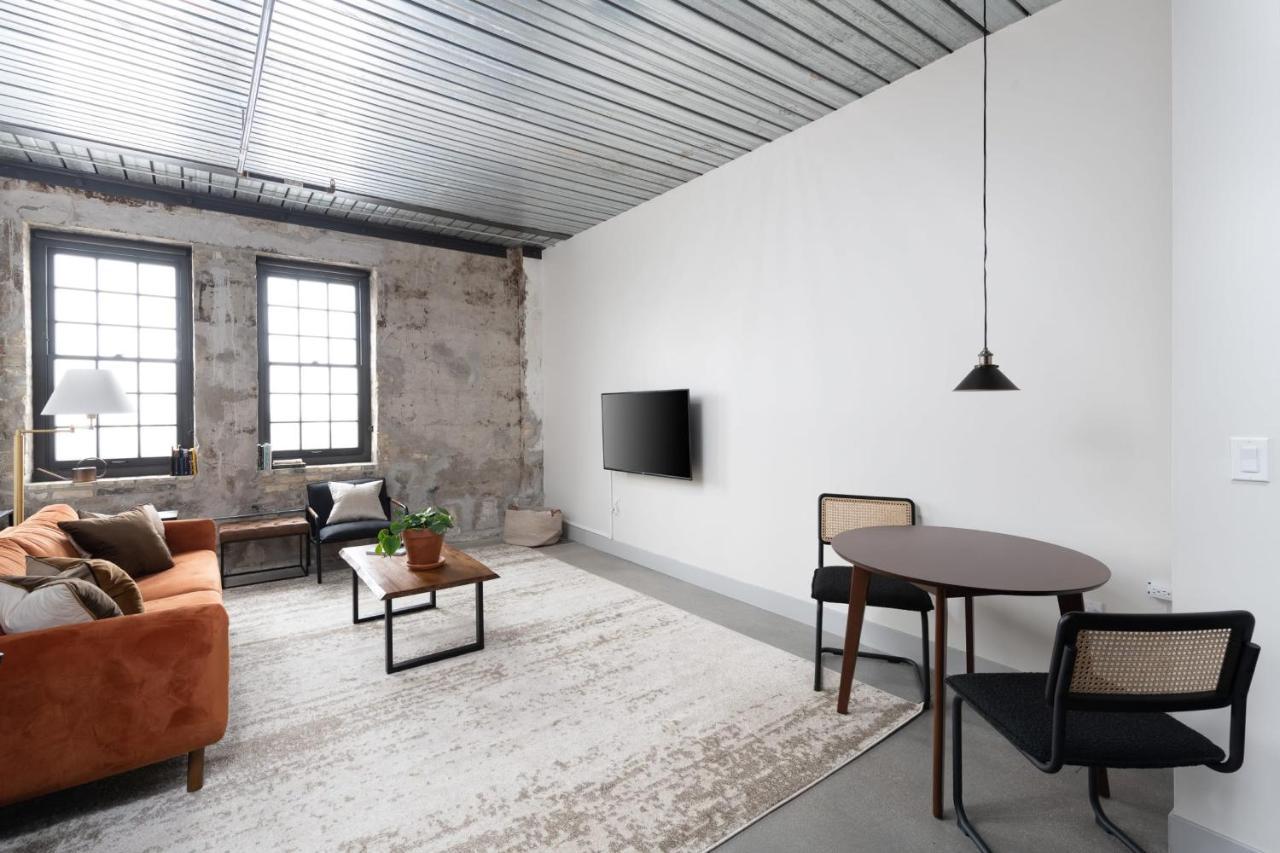 Chic With Parking And Gym Apartment *
