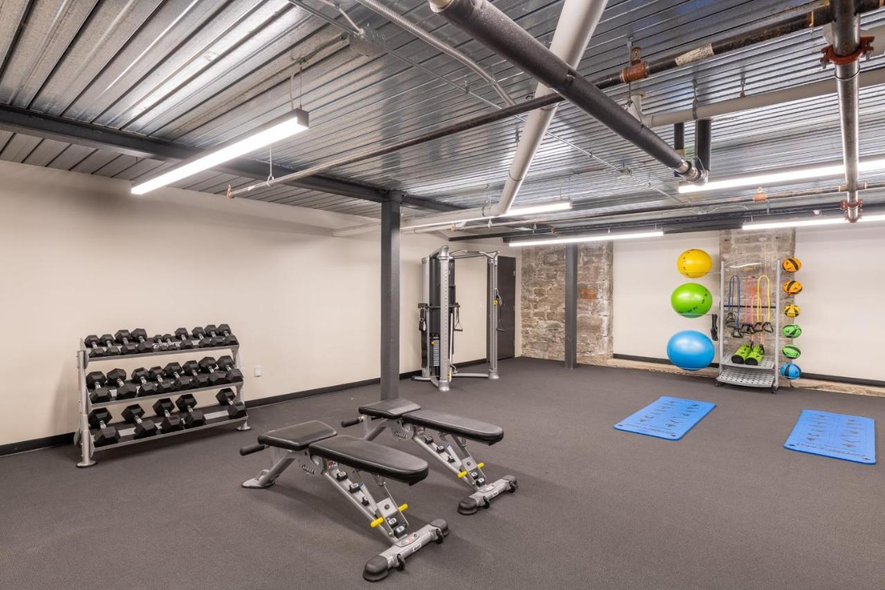 Chic With Parking And Gym Apartment *