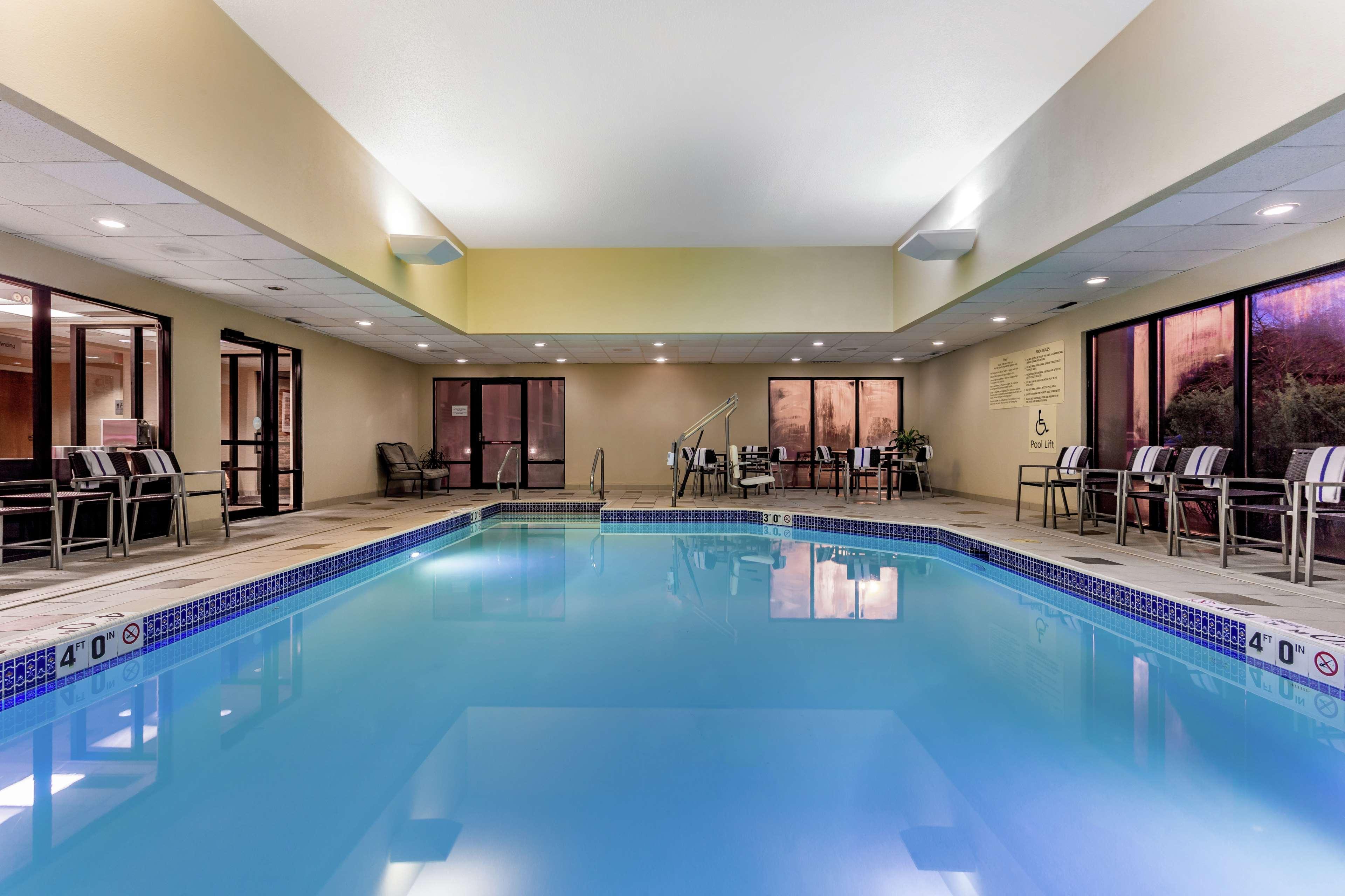 Hampton Airport 3*