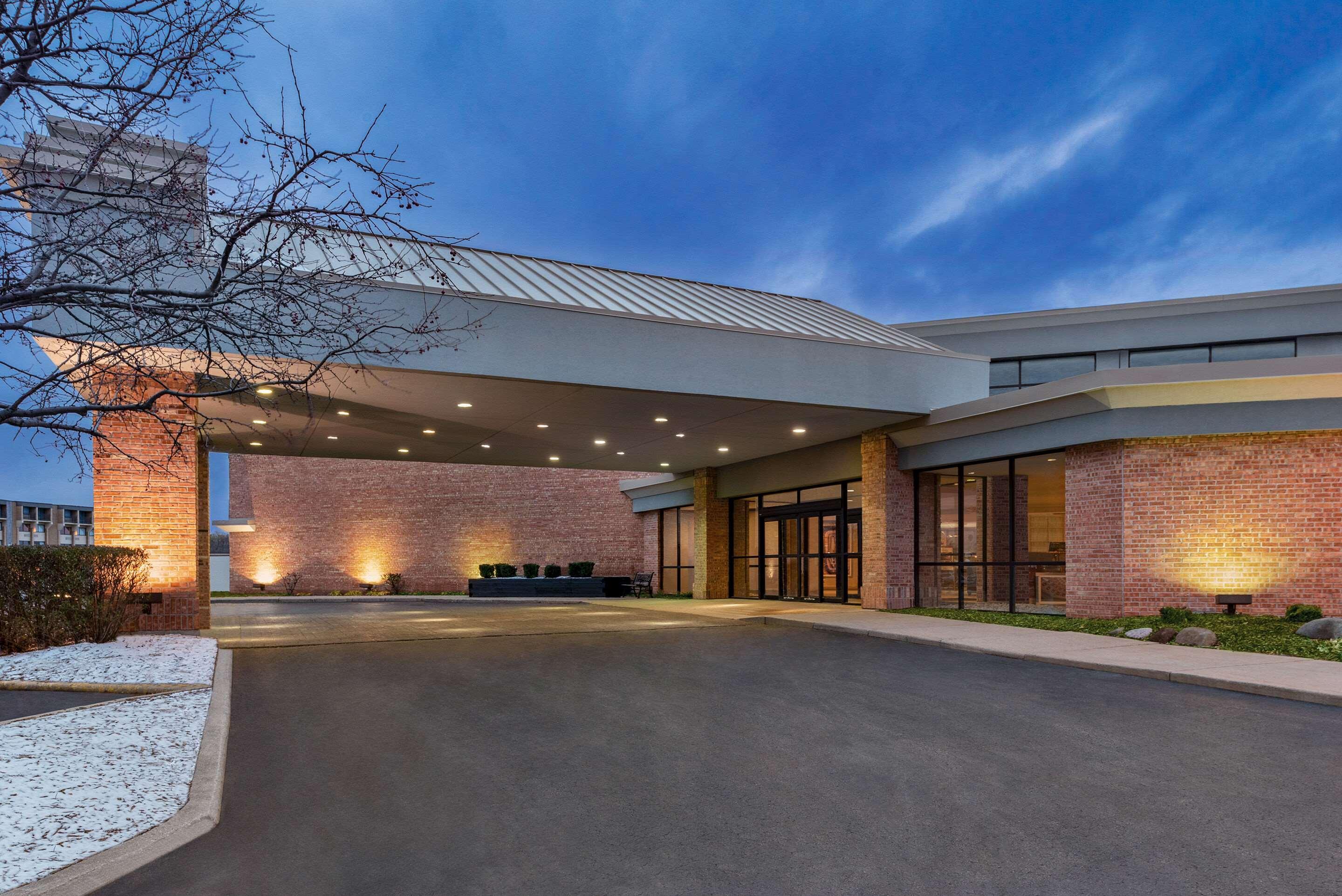 Clarion Airport Milwaukee