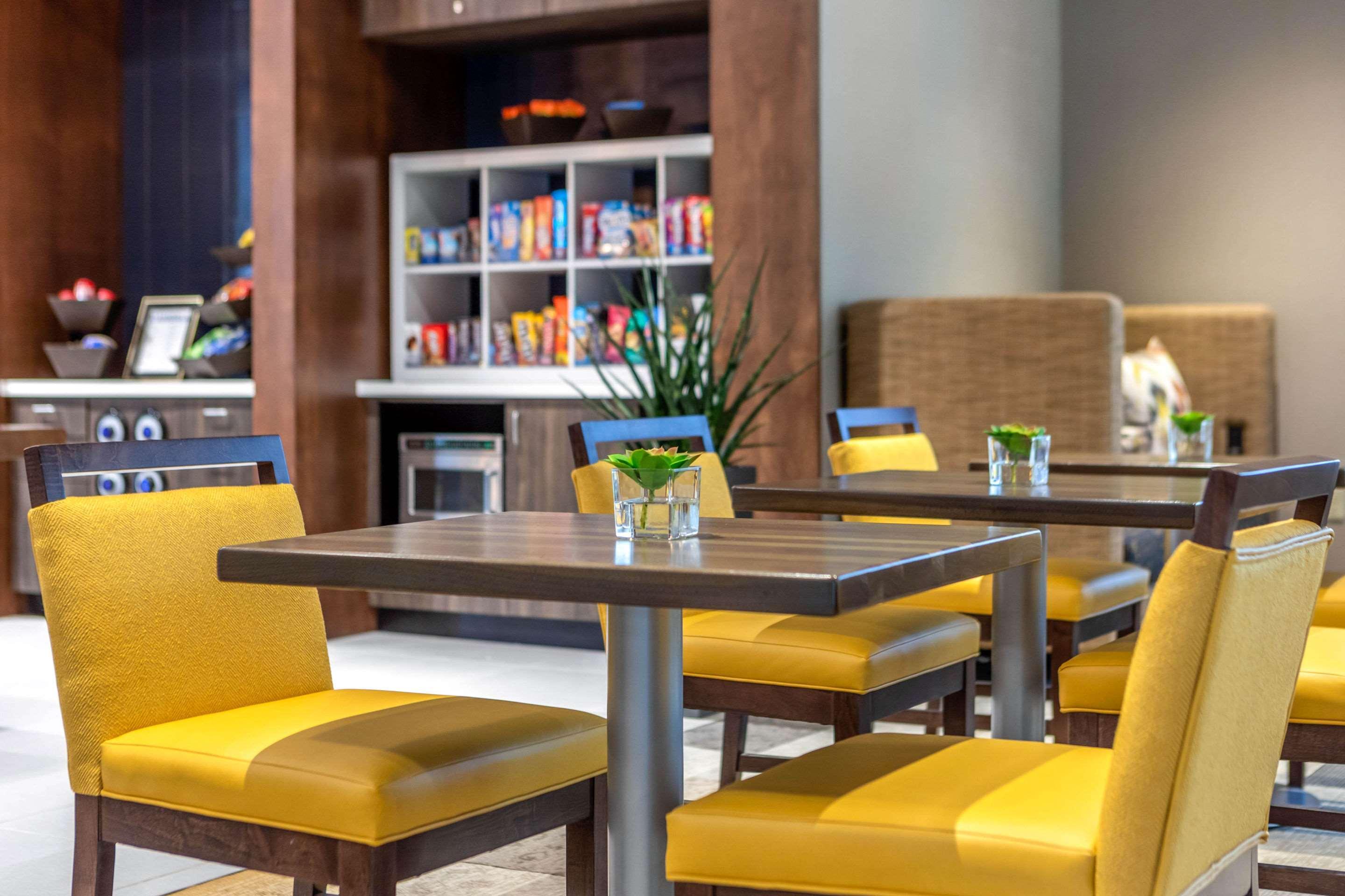Cambria Downtown 4*