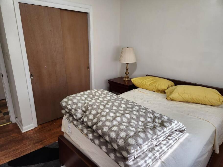 Spacious 4-bedroom In Quiet Neighborhood *