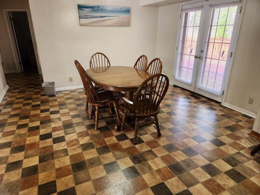 Spacious 4-bedroom In Quiet Neighborhood * Milwaukee