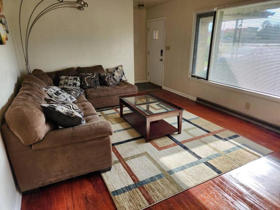 Spacious 4-bedroom In Quiet Neighborhood * Milwaukee