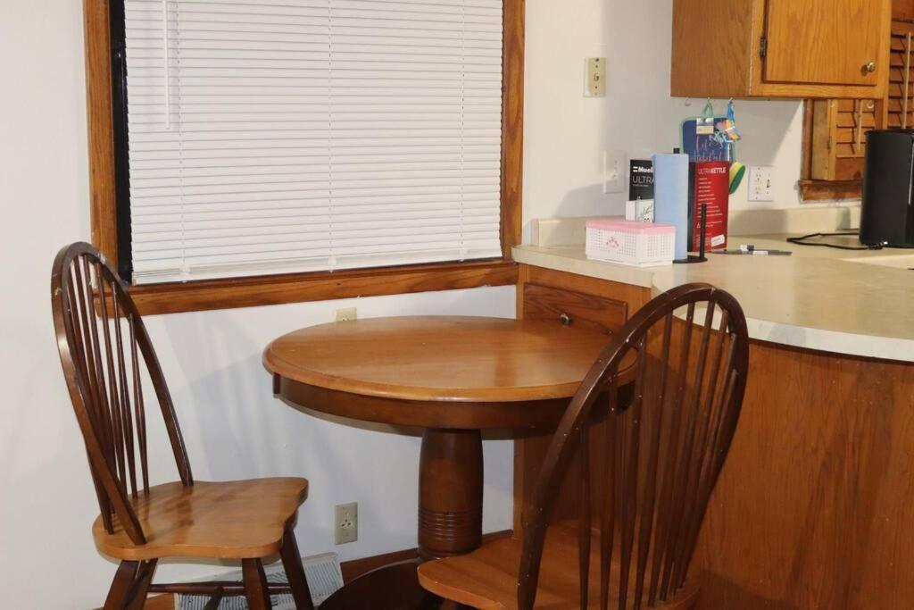 Spacious 4-bedroom In Quiet Neighborhood Holiday home Milwaukee