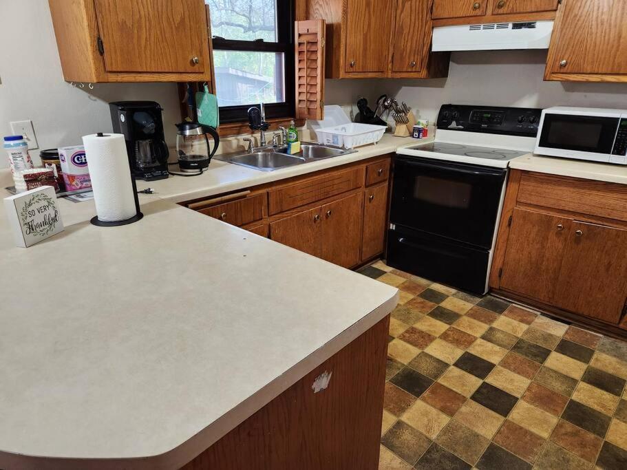 Spacious 4-bedroom In Quiet Neighborhood Holiday home Milwaukee