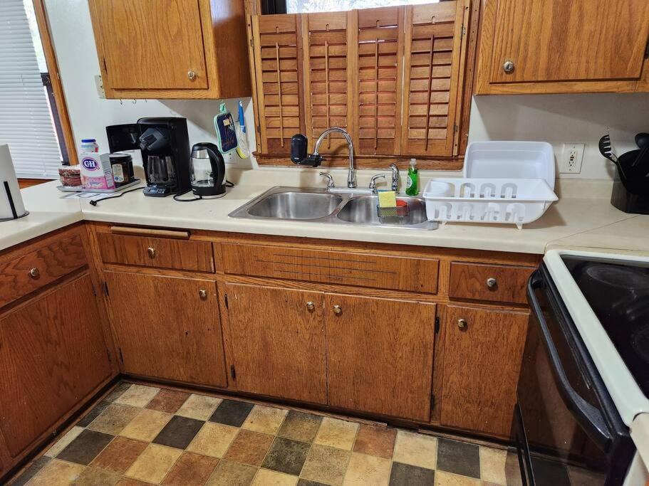 Spacious 4-bedroom In Quiet Neighborhood Milwaukee