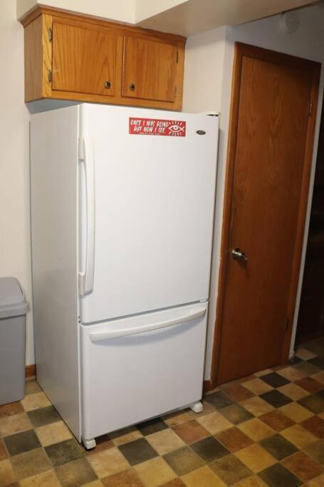 Spacious 4-bedroom In Quiet Neighborhood Holiday home Milwaukee