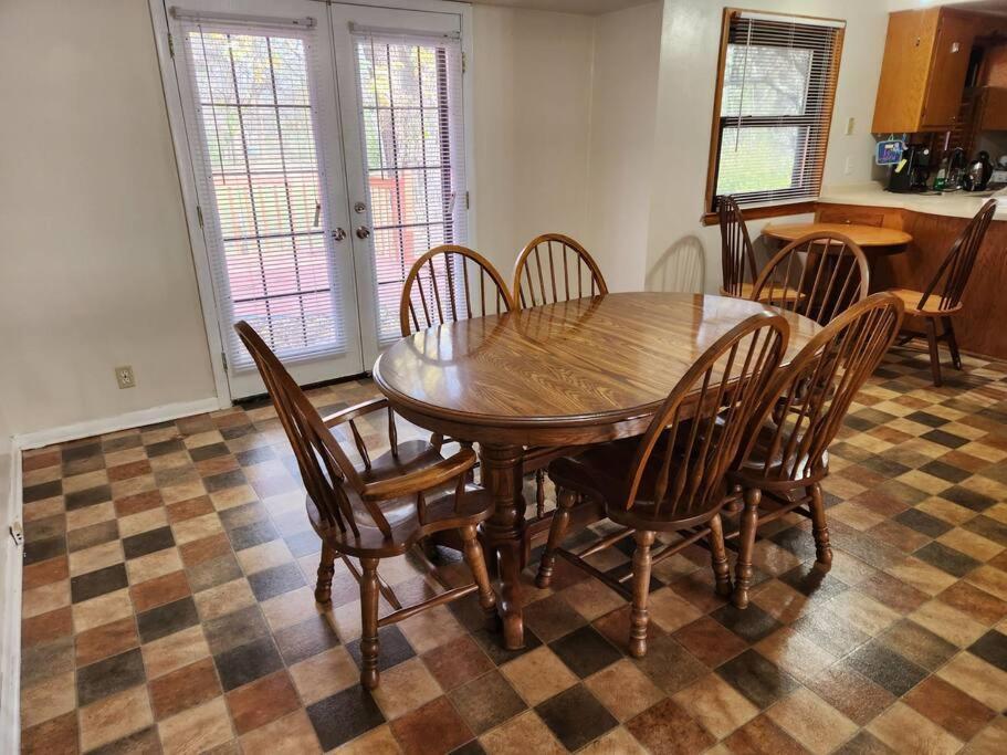 Spacious 4-bedroom In Quiet Neighborhood
