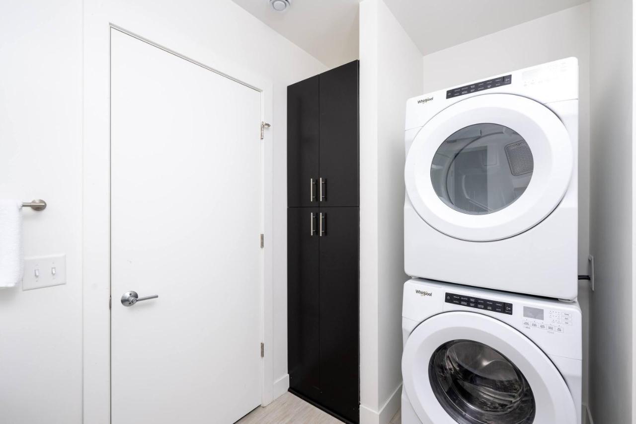 Flexhome Skywalk To Fiserv 1br U6 Apartment *