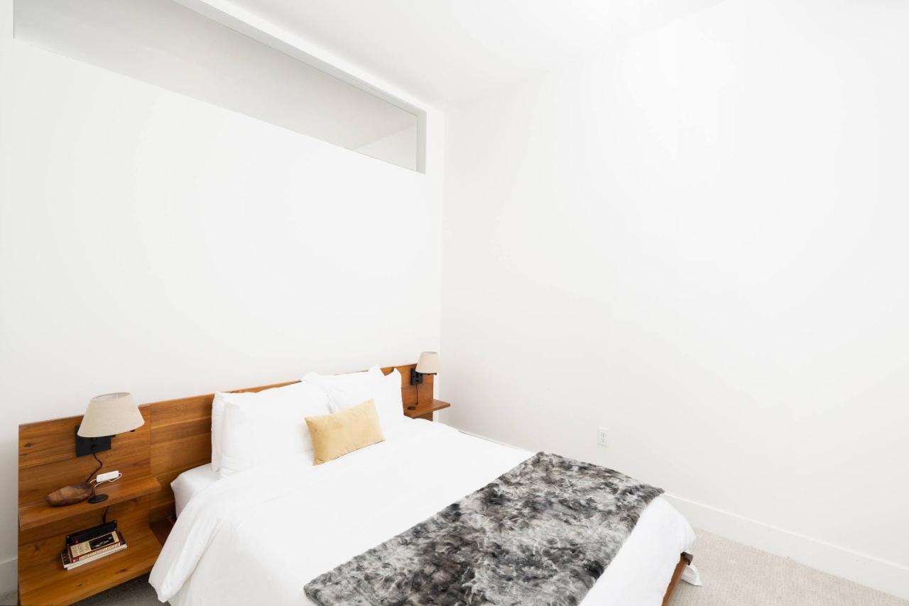 Flexhome Skywalk To Fiserv 1br U6 * Milwaukee