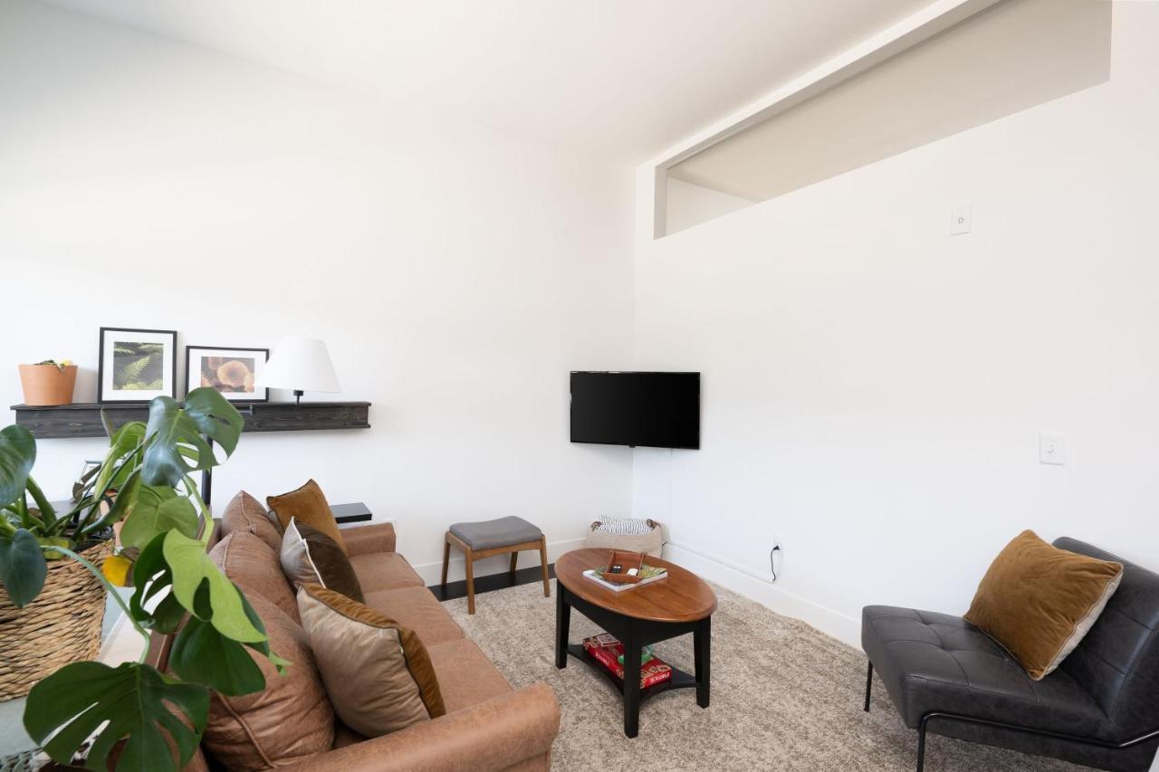 Flexhome Skywalk To Fiserv 1br U6 Apartment