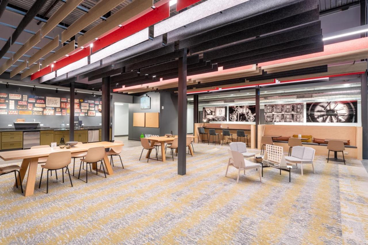 Apartment Brewery District 2-story 2br Near Fiserv With Rooftop, Gym, And Parking Milwaukee
