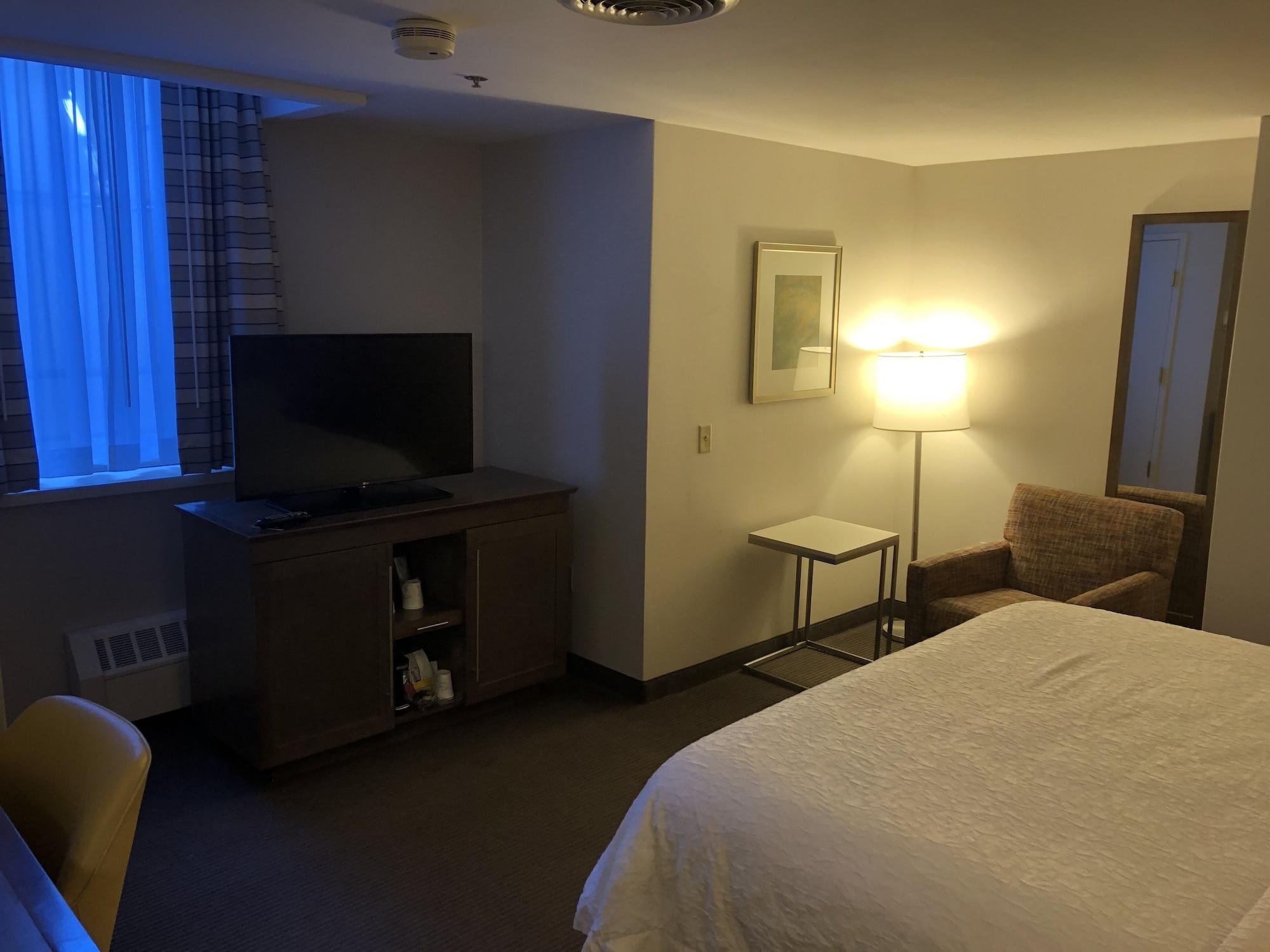 Hampton & Downtown Hotel