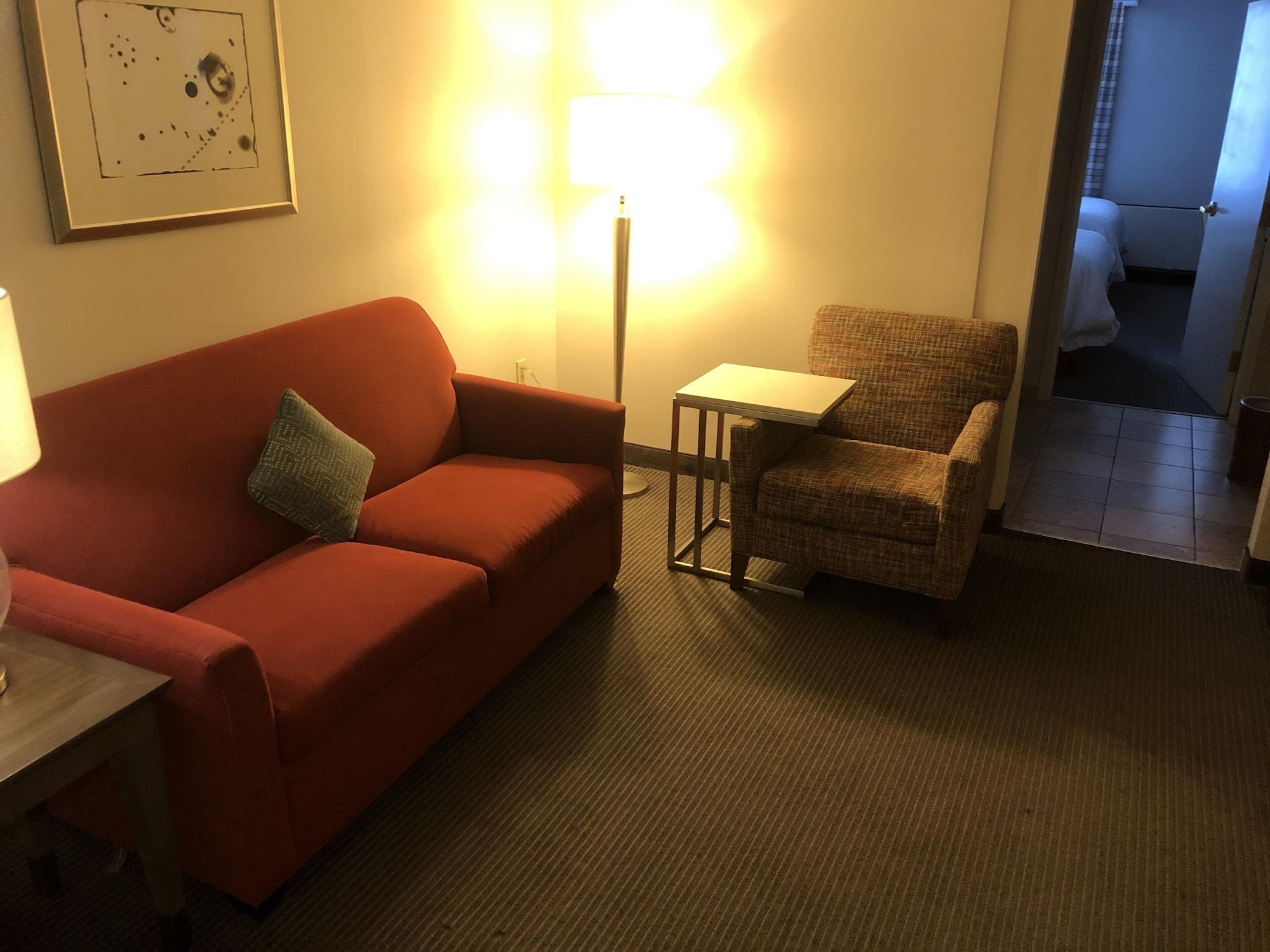 Hampton & Downtown Hotel 3*