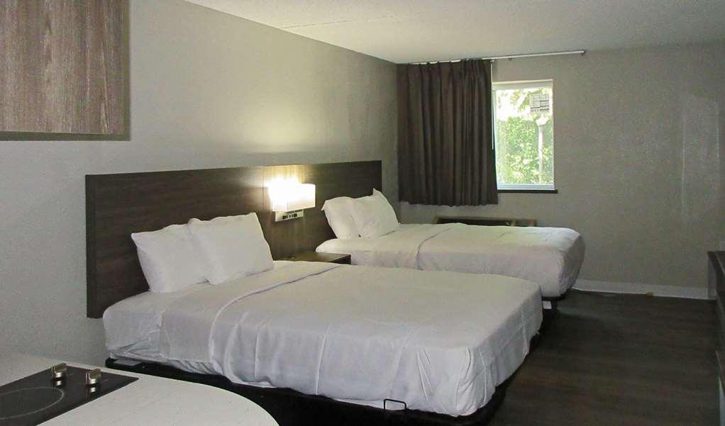 Hotel Suburban Airport *